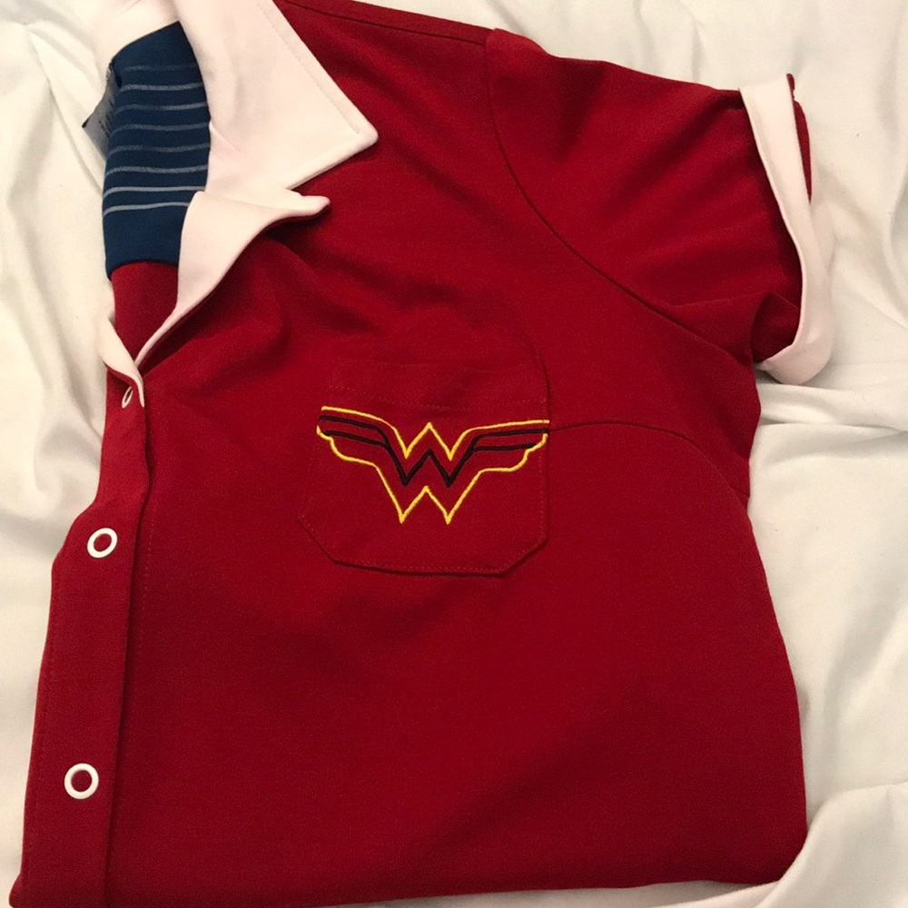 Hot Topic Wonder Woman Cropped Shirt